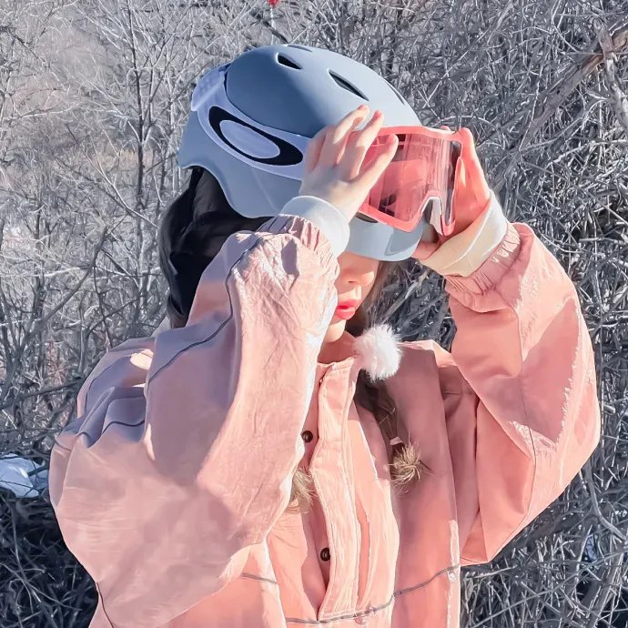 弱比少男闯女校